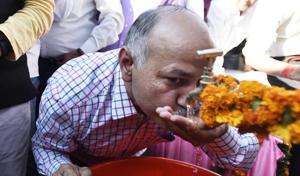 Delhi deputy chief minister Manish Sisodia inaugurates the pilot project to their ambitious plan of providing 24x7 potable water to Delhi residents, at Navjivan Vihar on Sunday.(Ravi Choudhary/HT PHOTO) Delhi deputy chief minister Manish Sisodia inaugurates the pilot project to their ambitious plan of providing 24x7 potable water to Delhi residents, at Navjivan Vihar on Sunday.(Ravi Choudhary/HT PHOTO)