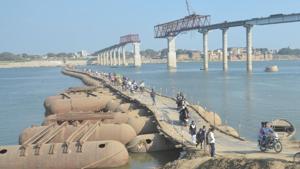 The under- construction Ramnagar- Samane Ghat bridge.(HT Photo) The under- construction Ramnagar- Samane Ghat bridge.(HT Photo)