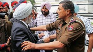Sarabha Nagar SHO arguing with lawyer Bhupinder Singh who was stopping Ludhiana Improvement Trust officials from sealing the community centre in BRS Nagar, Ludhiana, on Tuesday.(JS Grewal/HT) Sarabha Nagar SHO arguing with lawyer Bhupinder Singh who was stopping Ludhiana Improvement Trust officials from sealing the community centre in BRS Nagar, Ludhiana, on Tuesday.(JS Grewal/HT)
