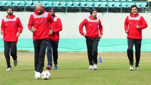 The Delhi state cricket team at a practice session at HPCA stadium in Dharamsala. All is not well in a team has Indian stalwarts like Gautam Gambhir and Shikhar Dhawan(PTI) The Delhi state cricket team at a practice session at HPCA stadium in Dharamsala. All is not well in a team has Indian stalwarts like Gautam Gambhir and Shikhar Dhawan(PTI)