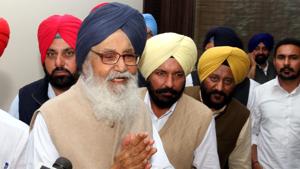 Outgoing Punjab chief minister Parkash Singh Badal at Badal village on Saturday.(Sanjeev Kumar/HT Photo) Outgoing Punjab chief minister Parkash Singh Badal at Badal village on Saturday.(Sanjeev Kumar/HT Photo)