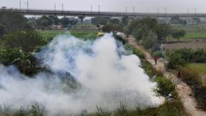 Waste being burnt in Delhi.(Mohd Zakir/HT File) Waste being burnt in Delhi.(Mohd Zakir/HT File)