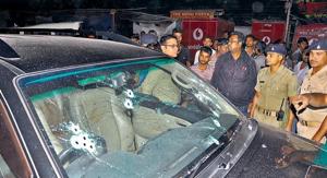 Motorcycle-borne assailants intercepted Dhanbad’s former deputy mayor Neeraj Singh’s SUV and opened fire. The incident took place barely 100m from his home.(HT Photo) Motorcycle-borne assailants intercepted Dhanbad’s former deputy mayor Neeraj Singh’s SUV and opened fire. The incident took place barely 100m from his home.(HT Photo)