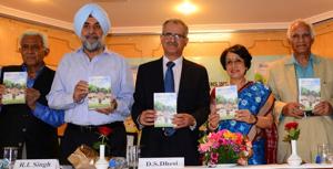 (From left) Writer Robin Gupta, former Punjab chief secretary RI Singh, Haryana chief secretary DS Dhesi, author Suchita Malik and former Haryana chief secretary RS Verma during the release of Malik’s novel ‘Scent of the Soil’ in Chandigarh on Saturday.(Karun Sharma/HT Photo) (From left) Writer Robin Gupta, former Punjab chief secretary RI Singh, Haryana chief secretary DS Dhesi, author Suchita Malik and former Haryana chief secretary RS Verma during the release of Malik’s novel ‘Scent of the Soil’ in Chandigarh on Saturday.(Karun Sharma/HT Photo)