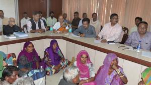 Women who lost their husband to silicosis at a public hearing organised at the Rajasthan Mining Department on Monday.(Prabhakar Sharma/HT Photo) Women who lost their husband to silicosis at a public hearing organised at the Rajasthan Mining Department on Monday.(Prabhakar Sharma/HT Photo)