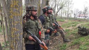 Security forces take position near the encounter site at Chadoora in J-K’s Budgam district.(Waseem Andrabi / HT Photo) Security forces take position near the encounter site at Chadoora in J-K’s Budgam district.(Waseem Andrabi / HT Photo)