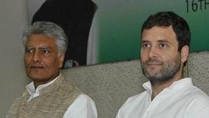 Sunil Jakhar during a review meeting with Congress vice-president Rahul Gandhi.(HT File Photo) Sunil Jakhar during a review meeting with Congress vice-president Rahul Gandhi.(HT File Photo)