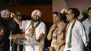 Punjab chief minister Captain Amarinder Singh at an event organised by the local Congress to felicitate him in Subhash Nagar on Thursday.(Ajay Aggarwal/HT Photo) Punjab chief minister Captain Amarinder Singh at an event organised by the local Congress to felicitate him in Subhash Nagar on Thursday.(Ajay Aggarwal/HT Photo)