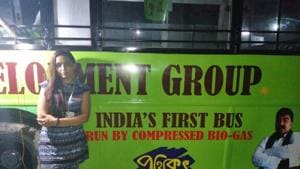 The bus was decked up at Ultadanga in the northern fringes of Kolkata on Thursday evening.(HT Photo) The bus was decked up at Ultadanga in the northern fringes of Kolkata on Thursday evening.(HT Photo)