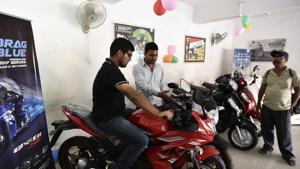 An estimated eight lakh BS-III vehicles were lying in godowns and showrooms across the country.(Burhaan Kinu/HT Photo) An estimated eight lakh BS-III vehicles were lying in godowns and showrooms across the country.(Burhaan Kinu/HT Photo)