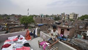 According to a rough estimate, 300 of the 800 slum clusters in Delhi are located in east and northeast Delhi.(Sushil Kumar/HT Photo) According to a rough estimate, 300 of the 800 slum clusters in Delhi are located in east and northeast Delhi.(Sushil Kumar/HT Photo)