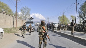 Army personnel near the site of a militant attack in Sempora area on the outskirts of Srinagar on Monday.(Waseem Andrabi/ HT Photo) Army personnel near the site of a militant attack in Sempora area on the outskirts of Srinagar on Monday.(Waseem Andrabi/ HT Photo)