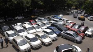 The state government had stayed the new parking policy after the BMC began implementing it on a trial basis in A ward (areas of Churchgate, Colaba and CST).(HT File Photo)