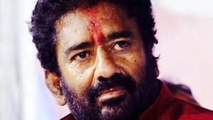 Gaikwad refused to tender an apology to the airlines, further accusing the staffer of misbehaving with him on the flight.(HT Photo) Gaikwad refused to tender an apology to the airlines, further accusing the staffer of misbehaving with him on the flight.(HT Photo)