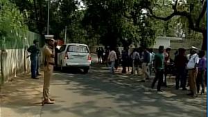 Police officials and mediapersons at the residence of Tamil Nadu’s health minister C Vijayabhaskar during the raid on Friday.(ANI Twitter) Police officials and mediapersons at the residence of Tamil Nadu’s health minister C Vijayabhaskar during the raid on Friday.(ANI Twitter)