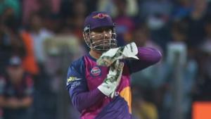 Rising Pune Supergiants’ MS Dhoni seemed surprised when umpire S Ravi turned down an lbw appeal on Mumbai Indians’ from an Imran Tahir delivery during their IPL 2017 match on Thursday.(iplt20.com/video screenshot) Rising Pune Supergiants’ MS Dhoni seemed surprised when umpire S Ravi turned down an lbw appeal on Mumbai Indians’ from an Imran Tahir delivery during their IPL 2017 match on Thursday.(iplt20.com/video screenshot)