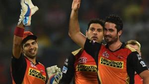 Sunrisers Hyderabad (SRH) all-rounder Ben Cutting (right) was handy in his team’s win over Royal Challengers Bangalore (RCB) in the opening encounter of the 2017 Indian Premier League (IPL).(AFP) Sunrisers Hyderabad (SRH) all-rounder Ben Cutting (right) was handy in his team’s win over Royal Challengers Bangalore (RCB) in the opening encounter of the 2017 Indian Premier League (IPL).(AFP)