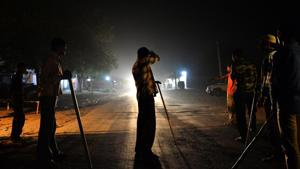 Volunteers of the Gau Raksha Dal (cow protection squad) prepare to inspect trucks on a highway in Taranagar, Rajasthan.(AFP File) Volunteers of the Gau Raksha Dal (cow protection squad) prepare to inspect trucks on a highway in Taranagar, Rajasthan.(AFP File)