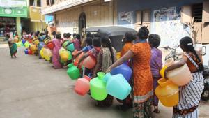People queueing up for drinking water is an everyday affair in RK Nagar, even as bypolls has seen a massive free flow of cash to lure voters.(HT FILE PHOTO) People queueing up for drinking water is an everyday affair in RK Nagar, even as bypolls has seen a massive free flow of cash to lure voters.(HT FILE PHOTO)