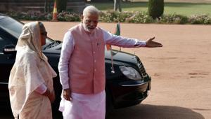 Prime Minister Narendra Modi welcomes his Bangladesh counterpart Sheikh Hasina at Rashtrapati Bhavan in New Delhi on Saturday.(Mohd Zakir/HT PHOTO) Prime Minister Narendra Modi welcomes his Bangladesh counterpart Sheikh Hasina at Rashtrapati Bhavan in New Delhi on Saturday.(Mohd Zakir/HT PHOTO)