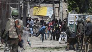 Kashmiri youth throw stones at paramilitary soldiers during clashes outside a polling station at Soura on the outskirts of Srinagar.(Waseem Andrabi/Hindustan Times) Kashmiri youth throw stones at paramilitary soldiers during clashes outside a polling station at Soura on the outskirts of Srinagar.(Waseem Andrabi/Hindustan Times)