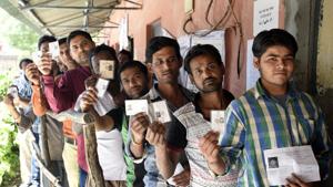 People line up to cast vote during by-election to Rajouri Garden assembly constituency in New Delhi on Sunday.(Sonu Mehta/HT Photo) People line up to cast vote during by-election to Rajouri Garden assembly constituency in New Delhi on Sunday.(Sonu Mehta/HT Photo)