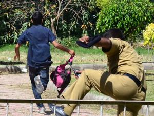 A students running to escape detention by police on PU campus on Wednesday.(Anil Dayal/HT) A students running to escape detention by police on PU campus on Wednesday.(Anil Dayal/HT)