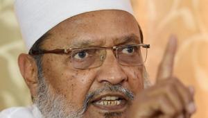 All India Muslim Personal Law Board (AIMPLB) general secretary Maulana Wali Rahmani addressing a press conference in Lucknow on Sunday.(PTI) All India Muslim Personal Law Board (AIMPLB) general secretary Maulana Wali Rahmani addressing a press conference in Lucknow on Sunday.(PTI)