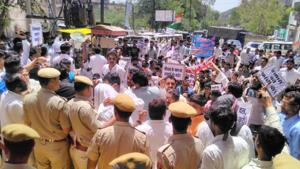 Mewat Yuva Sangthan takes out a silent march in Alwar demanding arrest of accused in Pehlu Khan lynching case.(HT Photo) Mewat Yuva Sangthan takes out a silent march in Alwar demanding arrest of accused in Pehlu Khan lynching case.(HT Photo)