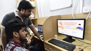 Members of BJP’s IT cell at the party’s headquarters on Pandit Pant Marg.(Burhaan Kinu/HT PHOTO) Members of BJP’s IT cell at the party’s headquarters on Pandit Pant Marg.(Burhaan Kinu/HT PHOTO)
