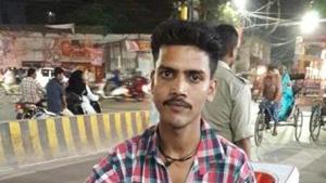 Aman Yadav with his bike ambulance.(Rajesh Kumar/HT Photo) Aman Yadav with his bike ambulance.(Rajesh Kumar/HT Photo)