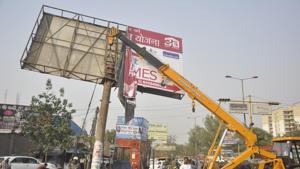 The reason for the removal of all hoardings in Lucknow is to allow a level playing field to all political parties and try to make sure the ruling party does not have an advantage.(Hindustan Times file /Representative image) The reason for the removal of all hoardings in Lucknow is to allow a level playing field to all political parties and try to make sure the ruling party does not have an advantage.(Hindustan Times file /Representative image)
