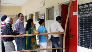 During the 2012 MCD election, the voter turnout at well-to-do areas such as Greater Kailash, Vasant Vihar and Hauz Khas, was between 37% to 46%.(Mohd Zakir/HT file photo) During the 2012 MCD election, the voter turnout at well-to-do areas such as Greater Kailash, Vasant Vihar and Hauz Khas, was between 37% to 46%.(Mohd Zakir/HT file photo)