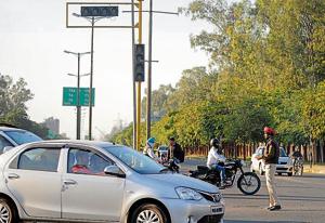 Nine green lights from IISER, Sector 81, to Industrial Area, Phase 7, will be synchronised as part of the project. The stretch is highly accident prone.(HT File Photo) Nine green lights from IISER, Sector 81, to Industrial Area, Phase 7, will be synchronised as part of the project. The stretch is highly accident prone.(HT File Photo)