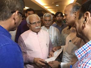 Representatives of RWAs met CM Manohar Lal Khattar at Haryana Bhawan in New Delhi on Thursday evening.(HT PHOTO) Representatives of RWAs met CM Manohar Lal Khattar at Haryana Bhawan in New Delhi on Thursday evening.(HT PHOTO)