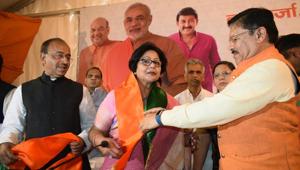 Former Delhi Congress leader Barkha Shukla Singh joined the BJP in the presence of BJP vice-president Shyam Jaju and sports minister Vijay Goel on Saturday.(Mohd Zakir/HT PHOTO) Former Delhi Congress leader Barkha Shukla Singh joined the BJP in the presence of BJP vice-president Shyam Jaju and sports minister Vijay Goel on Saturday.(Mohd Zakir/HT PHOTO)