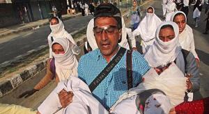 AP photojournalist Dar Yasin rushes to a hospital with Khusboo, a Kashmir girl who was injured in stone pelting. (Photo courtesy: Faisal Khan) AP photojournalist Dar Yasin rushes to a hospital with Khusboo, a Kashmir girl who was injured in stone pelting. (Photo courtesy: Faisal Khan)