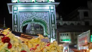 The Mahim police station is supposed to end noise created at the loca dargah, but they have failed to do so.(Prasad Gori/HT file photo) The Mahim police station is supposed to end noise created at the loca dargah, but they have failed to do so.(Prasad Gori/HT file photo)