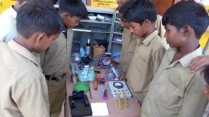 Students of government schools of Miyaganj performing science experiments.(Deepak Gupta/ HT Photo) Students of government schools of Miyaganj performing science experiments.(Deepak Gupta/ HT Photo)