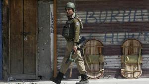 File photo of a paramilitary soldier patrolling in Srinagar.(AP File Photo) File photo of a paramilitary soldier patrolling in Srinagar.(AP File Photo)