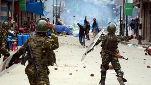 Security forces and protesters throwing stones on each other during clashes near Lal Chowk in Srinagar.(PTI File Photo) Security forces and protesters throwing stones on each other during clashes near Lal Chowk in Srinagar.(PTI File Photo)