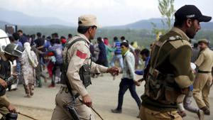 Police chase away Kashmiri villagers who were demanding the bodies of militants killed in a gunbattle after a they stormed a military camp in Panzgam in Kupwara on Thursday.(PTI) Police chase away Kashmiri villagers who were demanding the bodies of militants killed in a gunbattle after a they stormed a military camp in Panzgam in Kupwara on Thursday.(PTI)