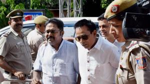 AIADMK leader TTV Dinakaran being produced in a court in New Delhi.(PTI) AIADMK leader TTV Dinakaran being produced in a court in New Delhi.(PTI)