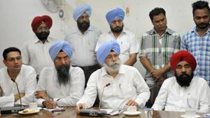 Leader of the Opposition HS Phoolka (third from right) and other AAP leaders addressing a meeting at Circuit House in Ludhiana on Wednesday.(Gurminder Singh/HT Photo) Leader of the Opposition HS Phoolka (third from right) and other AAP leaders addressing a meeting at Circuit House in Ludhiana on Wednesday.(Gurminder Singh/HT Photo)