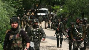 Soldiers patrol during an operation against militants in Shopian district, south of Srinagar.(Waseem Andrabi/HT Photo) Soldiers patrol during an operation against militants in Shopian district, south of Srinagar.(Waseem Andrabi/HT Photo)