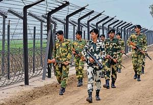 BSF is maintaining tight vigil in the Bamiyal sector in Pathankot.(HT File Photo) BSF is maintaining tight vigil in the Bamiyal sector in Pathankot.(HT File Photo)