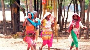 According to the state labour department, at least five million daily wagers across Jharkhand travel from rural areas to cities in search of work everyday(Diwakar Prasad/HT Photo) According to the state labour department, at least five million daily wagers across Jharkhand travel from rural areas to cities in search of work everyday(Diwakar Prasad/HT Photo)