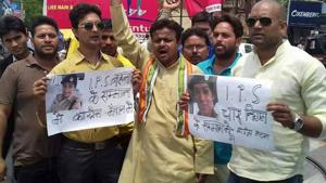 Congress workers stage a protest in support of IPS officer Charu Nigam in Gorakhpur on Tuesday. (HT Photo) Congress workers stage a protest in support of IPS officer Charu Nigam in Gorakhpur on Tuesday. (HT Photo)