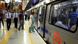 An estimated 2.8 million passengers travel daily on the Delhi Metro.(Sonu Mehta/HT Photo) An estimated 2.8 million passengers travel daily on the Delhi Metro.(Sonu Mehta/HT Photo)