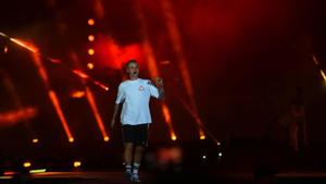 Justin takes to the stage, fans go wild.(HT Photo) Justin takes to the stage, fans go wild.(HT Photo)